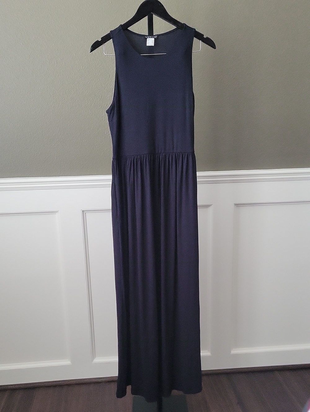 VENUS Sleeveless Maxi Dress